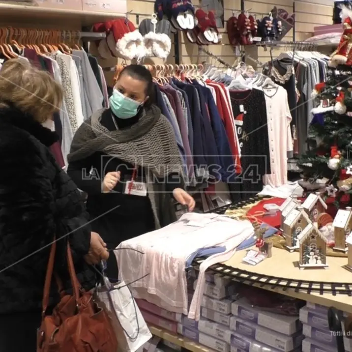 Cashback di Natale piccolo flop, lo sfogo dei commercianti: «La gente non ha soldi»