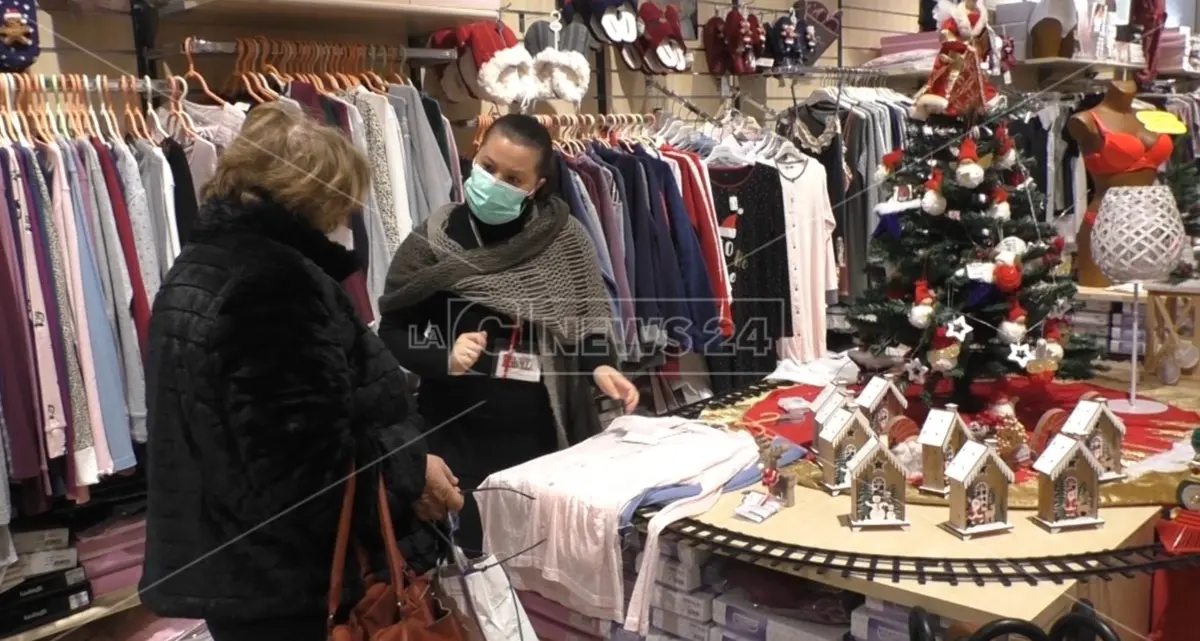 Cashback di Natale piccolo flop, lo sfogo dei commercianti: «La gente non ha soldi»