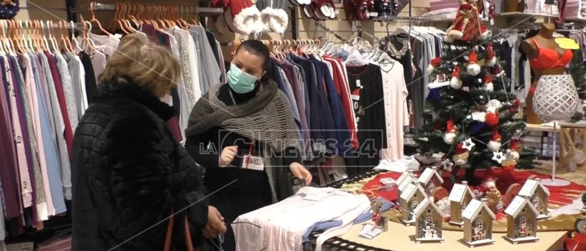 Cashback di Natale piccolo flop, lo sfogo dei commercianti: «La gente non ha soldi»