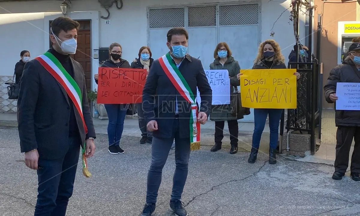 Uffici postali aperti solo tre giorni a settimana, esplode la protesta in piccoli comuni del Cosentino