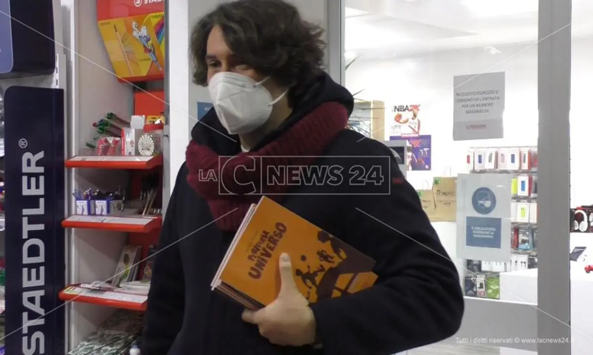 Crotone, il libro di Facente torna in libreria per beneficenza