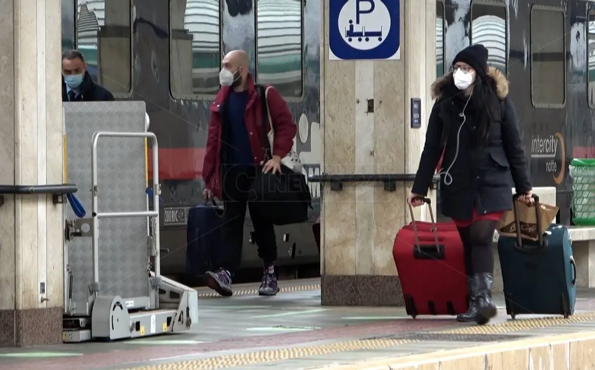 Lamezia, il Covid frena i rientri in Calabria ma mancano i controlli in stazione