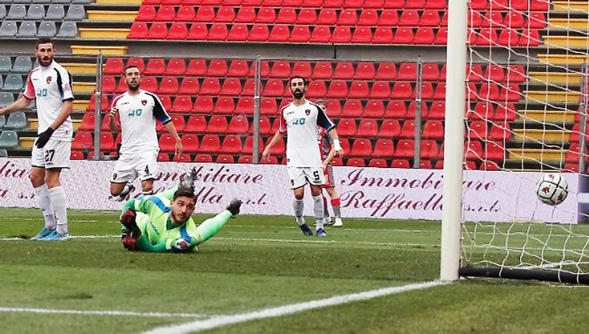 Serie B, il Cosenza domina ma la Cremonese vince: finisce 1-0