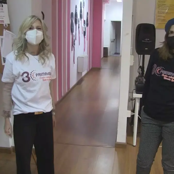 Le magliette del Centro Lanzino a sostegno delle donne maltrattate