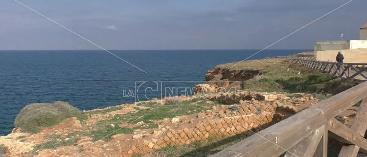 Crotone, frane a Capo Colonna: resti archeologici a rischio