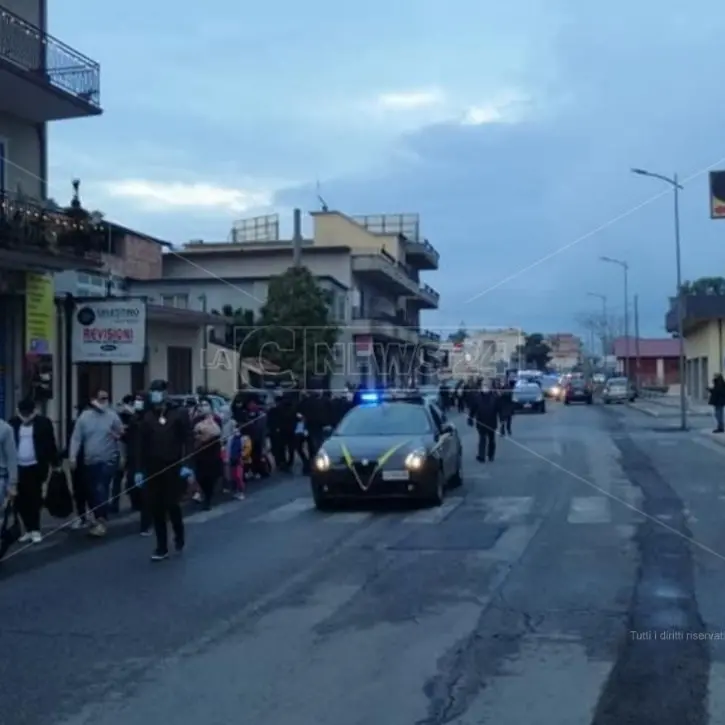 Migranti, in cento sbarcano a Locri: presenti 32 minori