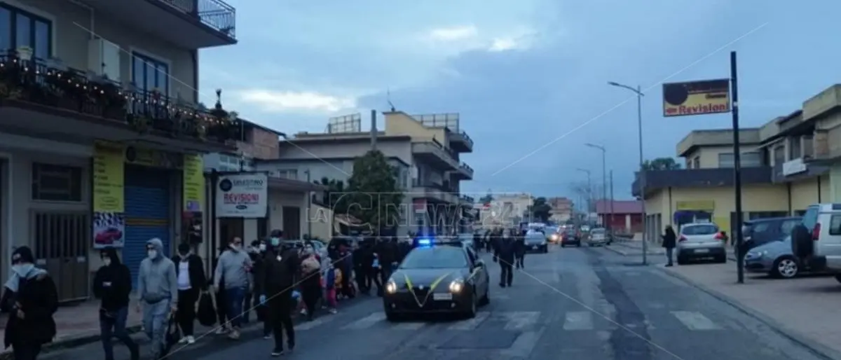 Migranti, in cento sbarcano a Locri: presenti 32 minori