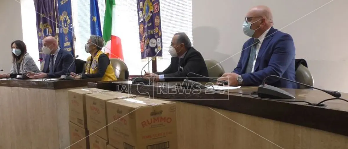 Crotone, 17 quintali di pasta sotto l’albero per i più bisognosi