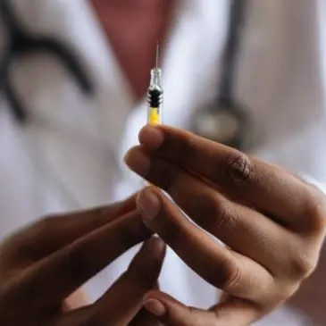 Reggio Calabria, il 27 dicembre i primi vaccini a 30 sanitari del reparto Covid del Gom