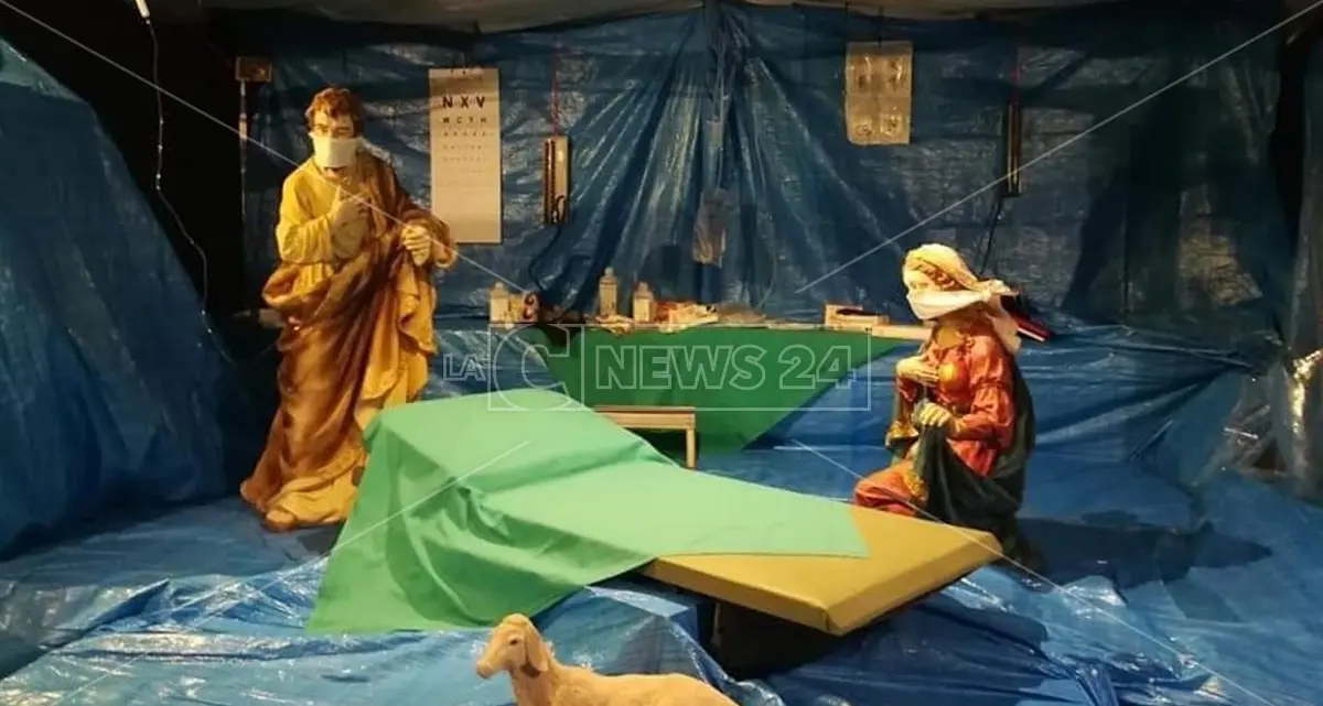 A Cosenza il presepe ambientato all'interno di un ospedale da campo