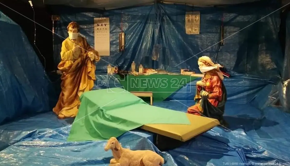 A Cosenza il presepe ambientato all'interno di un ospedale da campo