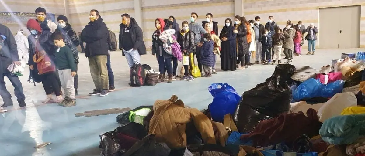 Locri, accoglienza e solidarietà per i migranti arrivati ieri: raccolti beni di prima necessità