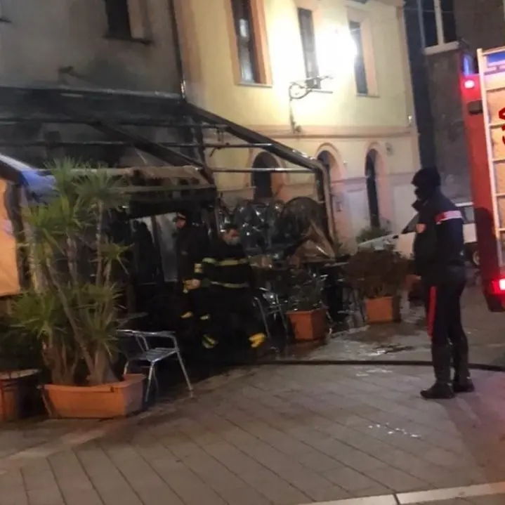 Incendio danneggia un bar a Girifalco, non esclusa la pista dolosa