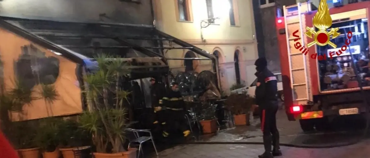 Incendio danneggia un bar a Girifalco, non esclusa la pista dolosa