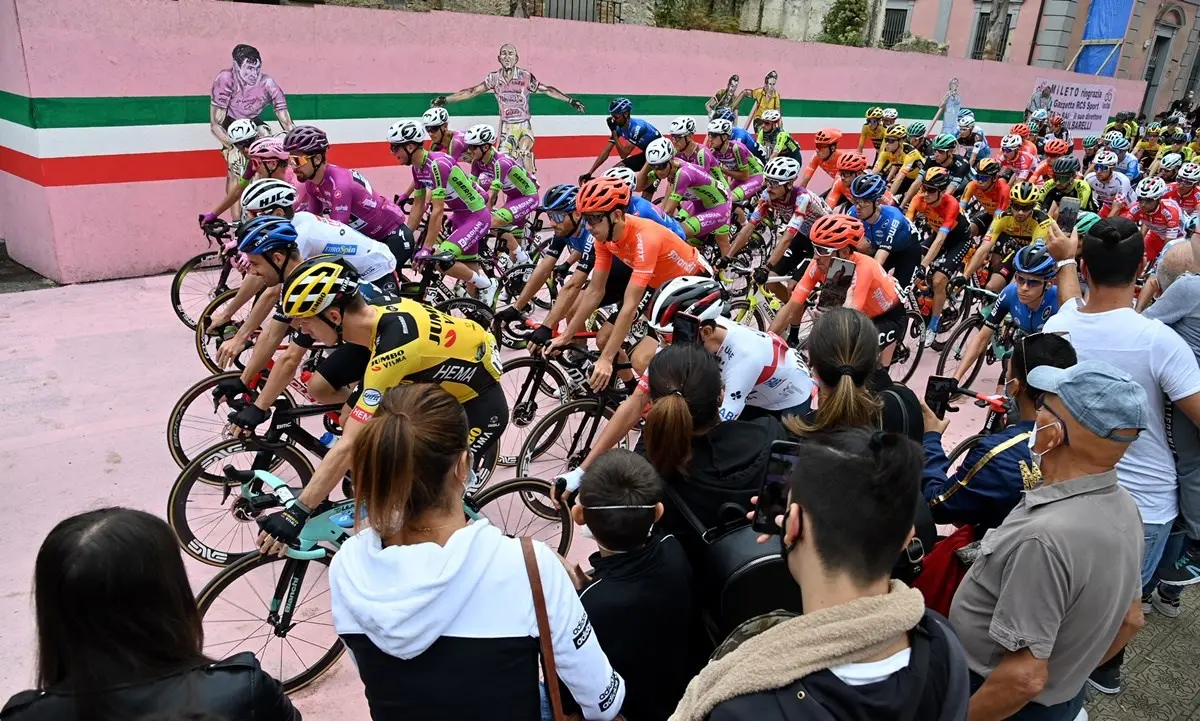 Un anno di sport in Calabria: dal Giro d’Italia ai trionfi nel calcio e nei motori