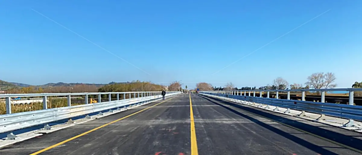 Il ponte Allaro nella Locride riapre a cinque anni dal crollo: il video