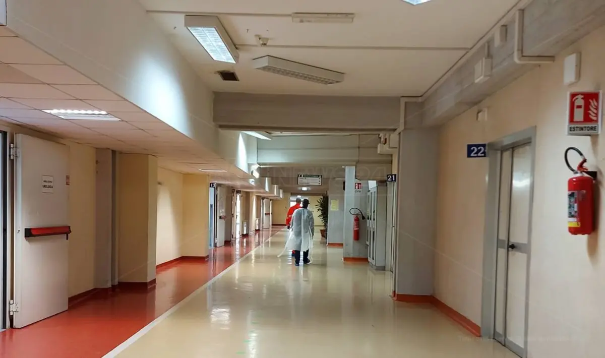 Coronavirus Lamezia, tredici casi tra medici e infermieri: è allarme contagi in ospedale