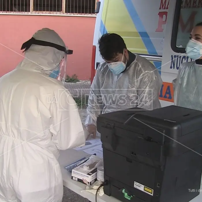 Cosenza, il 27 dicembre primi vaccini anti-Covid a 80 volontari tra il personale sanitario