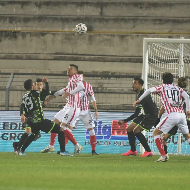 Serie B, la Reggina sfiora il colpaccio a Vicenza: al Menti finisce 1-1