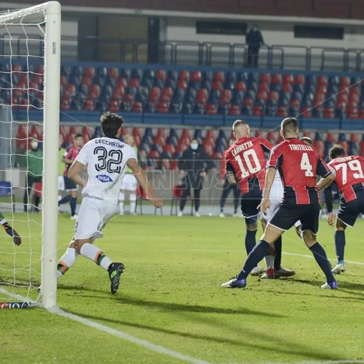 Serie B, il Cosenza spento non va oltre il pareggio: col Venezia finisce 0-0