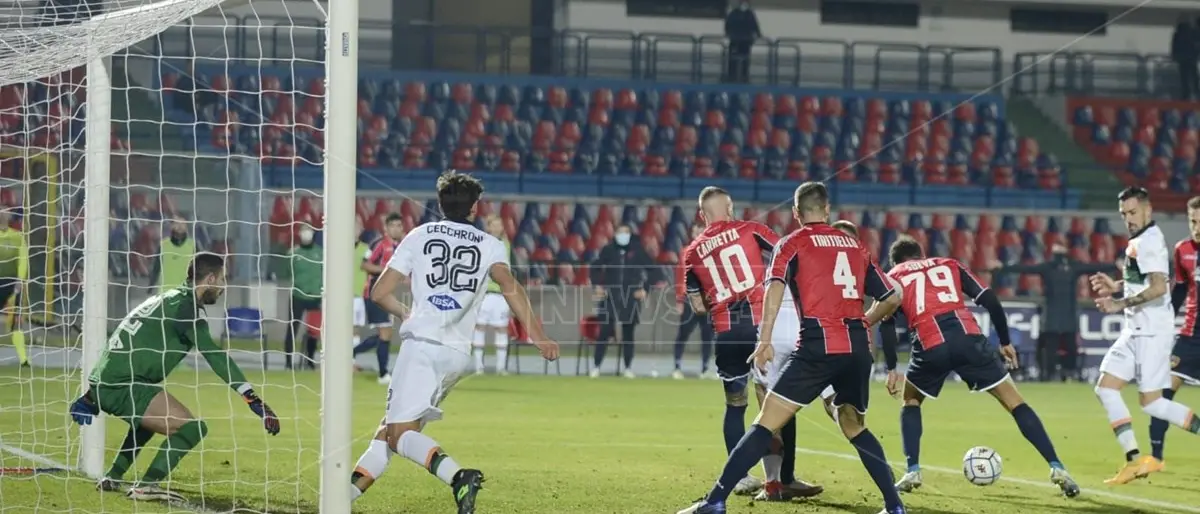 Serie B, il Cosenza spento non va oltre il pareggio: col Venezia finisce 0-0