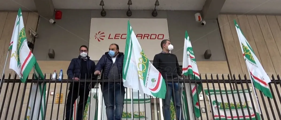 Lamezia, i vigilantes della Leonardo spa in protesta: «Lasciati soli e senza stipendio»