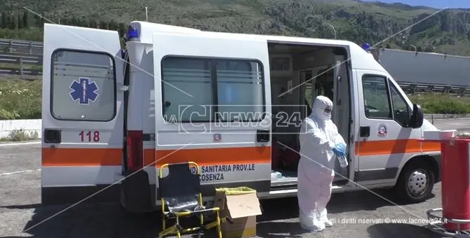 Anziano di Trebisacce morto dopo lunga attesa in ambulanza, la Cgil: «Si faccia luce»