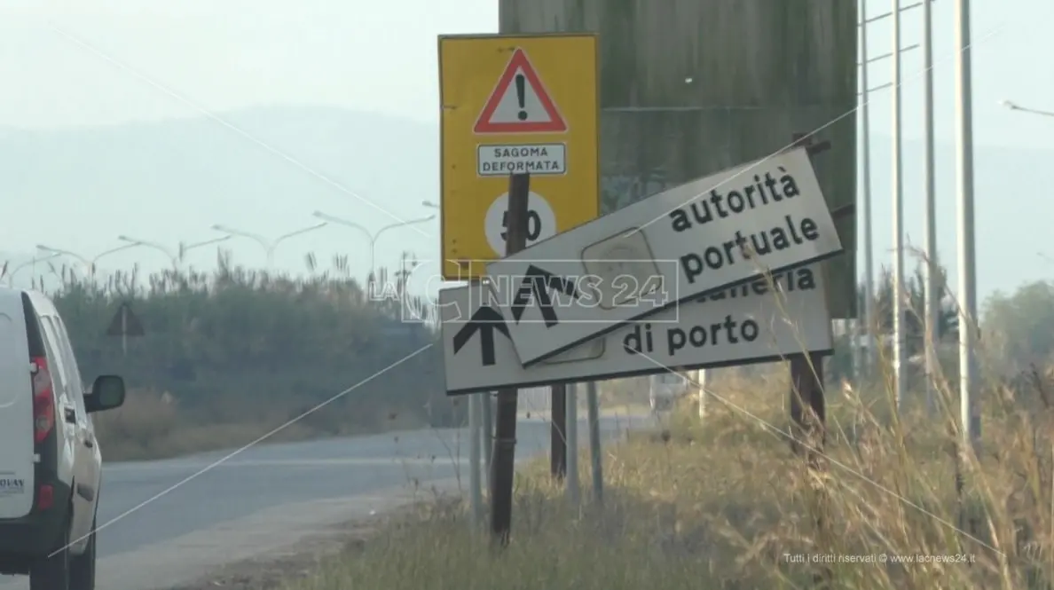 Gioia Tauro, luci spente nel retroporto: i fondi ci sono ma Corap rema contro