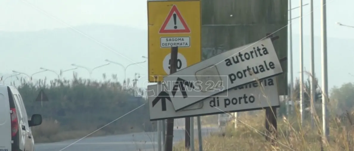 Gioia Tauro, luci spente nel retroporto: i fondi ci sono ma Corap rema contro