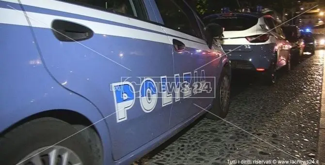 Cosenza, aveva con sé una pistola e 6 chili di marijuana: arrestato 21enne