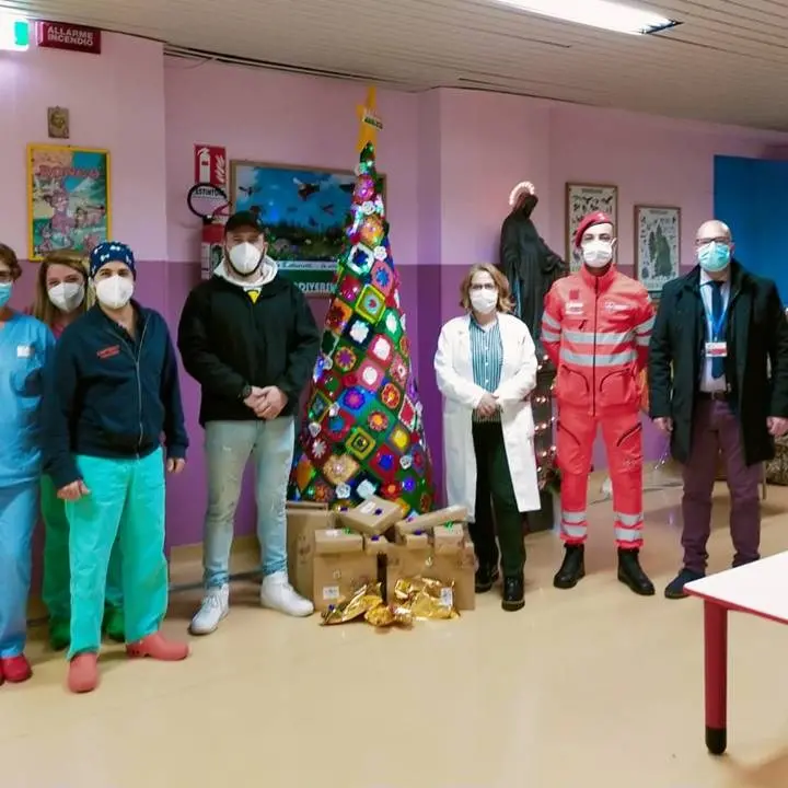 Lamezia, in Pediatria i doni li porta il Corpo di Soccorso dell’Ordine di Malta