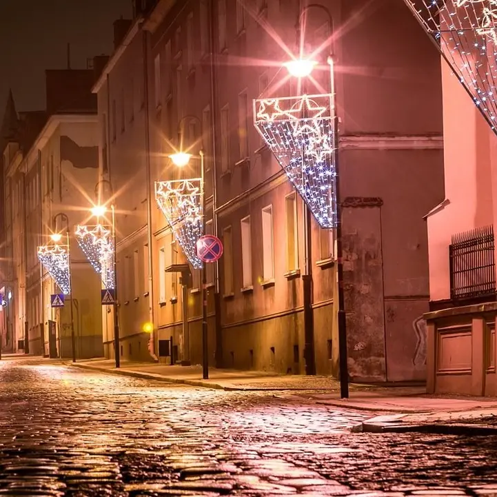 Natale, Italia zona rossa da oggi: ecco cosa si può fare e le regole da seguire nelle feste