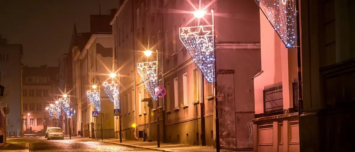 Natale, Italia zona rossa da oggi: ecco cosa si può fare e le regole da seguire nelle feste