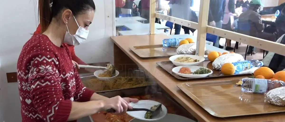 Lamezia, nei locali della Caritas il pranzo della Vigilia per i più fragili