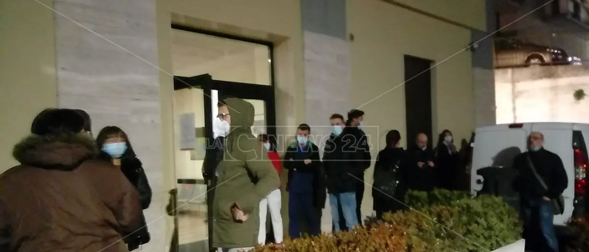Sant'Anna Hospital di Catanzaro, lo showdown dell'Asp: «Non ha accreditamento, non eroghi servizi»