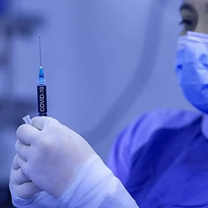 Vaccino anti-Covid, a Roma somministrate le prime dosi. Conte: «Data storica»