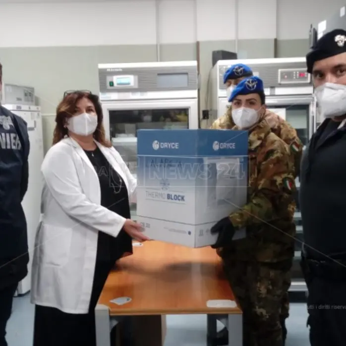 Il vaccino anti-Covid è in Calabria, consegnato dai militari al policlinico di Catanzaro