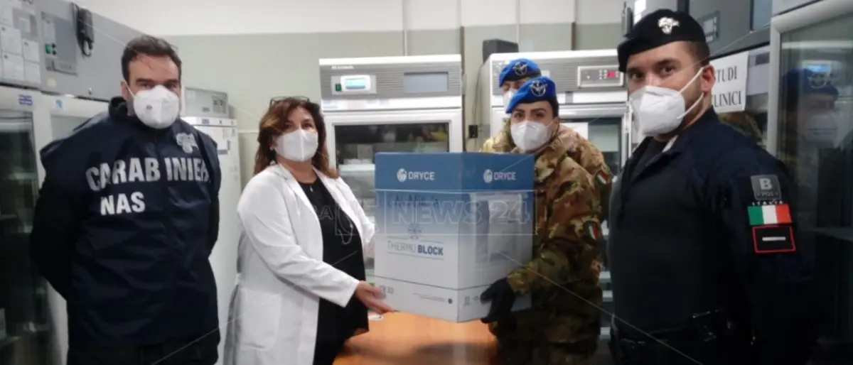 Il vaccino anti-Covid è in Calabria, consegnato dai militari al policlinico di Catanzaro