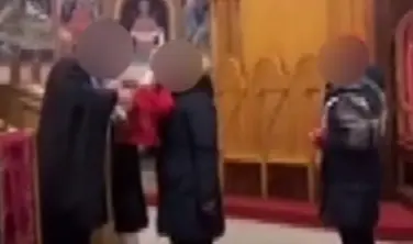 Prete positivo al Covid a Lungro, giorni prima i fedeli bevevano dallo stesso calice: il video
