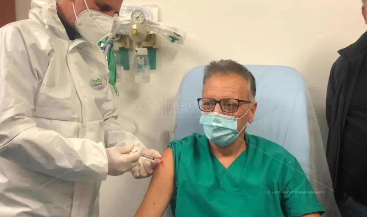 Covid, giornata di vaccini anche a Reggio Calabria: «Unico modo per battere il virus»