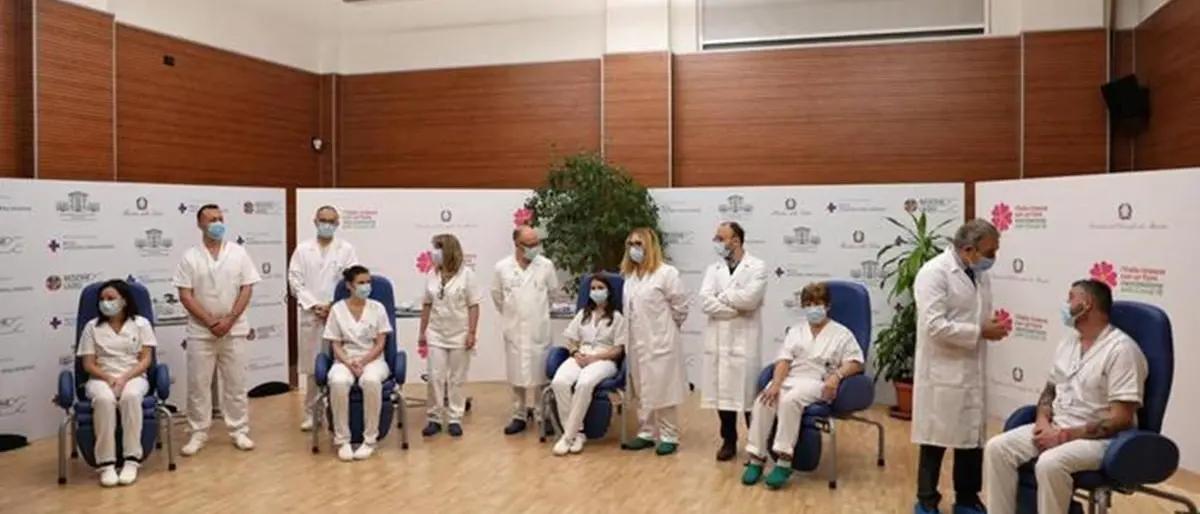 Vaccino anti-Covid, inizia la stagione della speranza: somministrate le prime dosi in tutte le regioni