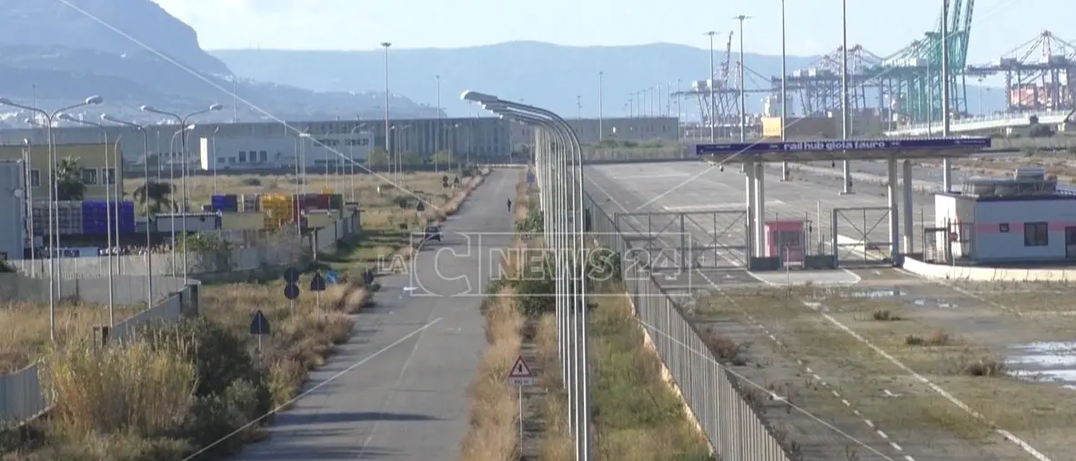 Stato, Regione e la guerra dei treni: il Corap non molla l'interporto di Gioia Tauro