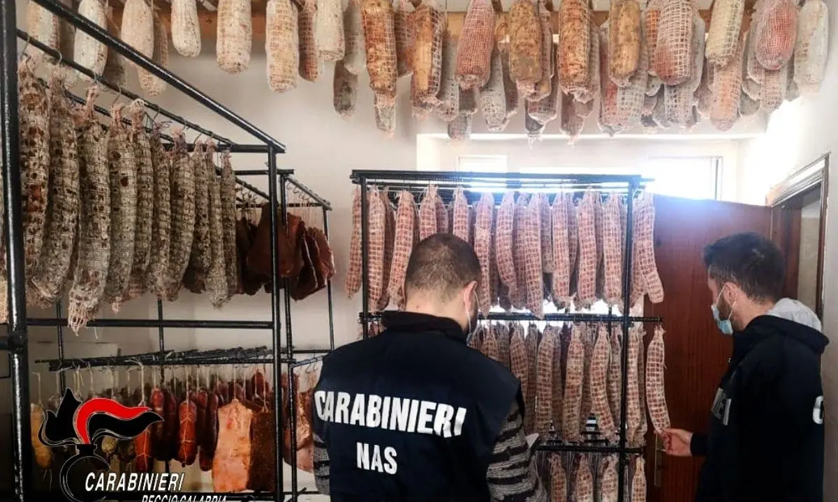 Maxi sequestro di salumi e carne nel Reggino: denunciate 2 persone