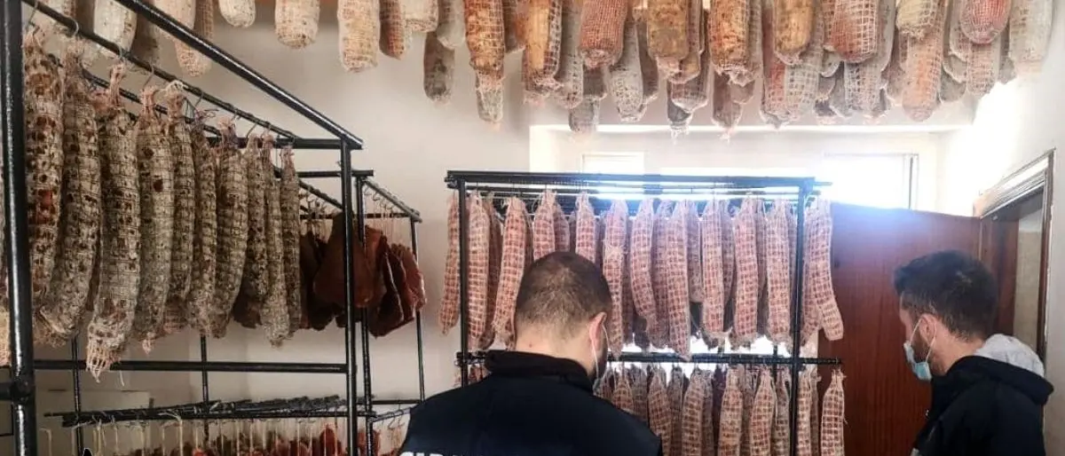 Maxi sequestro di salumi e carne nel Reggino: denunciate 2 persone