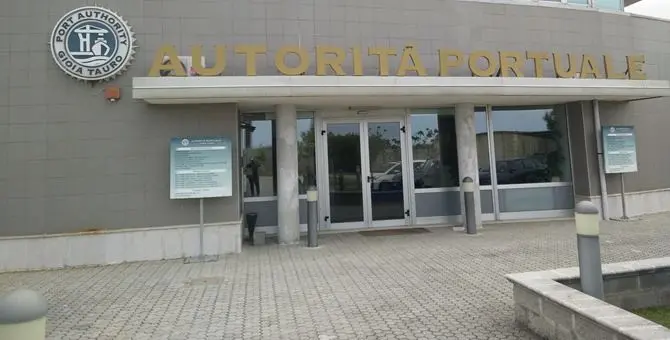 Gateway di Gioia Tauro, Agostinelli precisa: «L'avvocatura non c'entra, affidamento nella norma»
