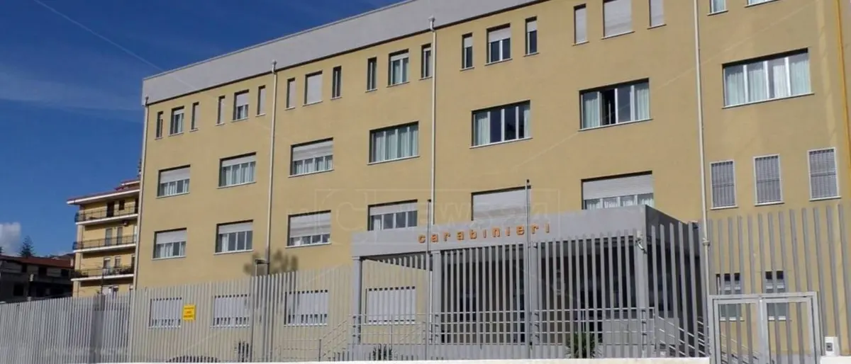 Lamezia, picchia la moglie la notte di Natale e poi aggredisce i carabinieri