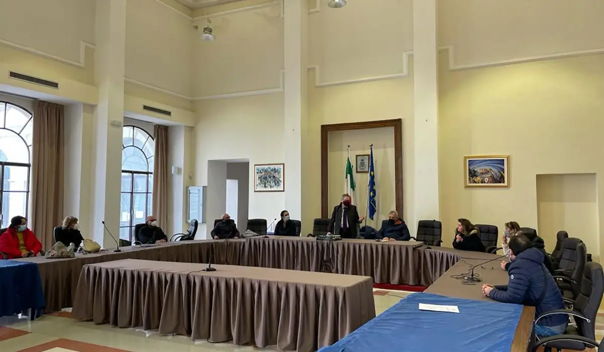 Castrovillari, precari in assemblea tra speranze svanite e incertezze sul futuro