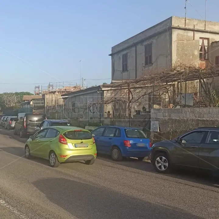 Covid Tropea, tamponi ai bimbi di una scuola materna: fila chilometrica all’ospedale