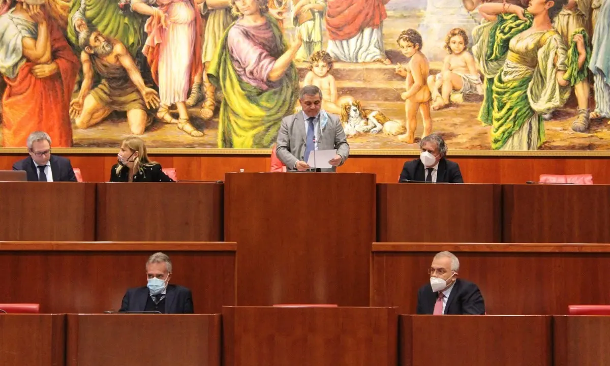 Consiglio regionale, Tallini torna in Aula dopo l'arresto e sulle elezioni parola al Governo