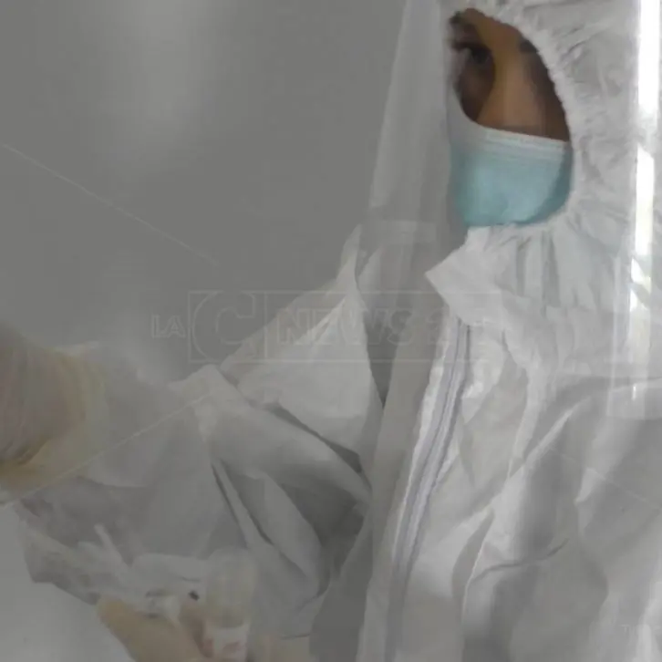 Lamezia, salgono i contagi nel reparto Covid ma niente vaccino ai sanitari